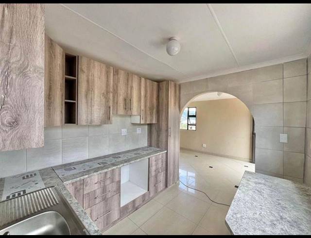 3 BEDROOM HOUSE FOR SALE IN NEWLANDS WEST